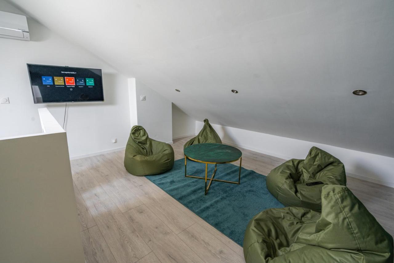 Capstay La Rhonelle - Netflix - 2 - Cuisine Apartment *
